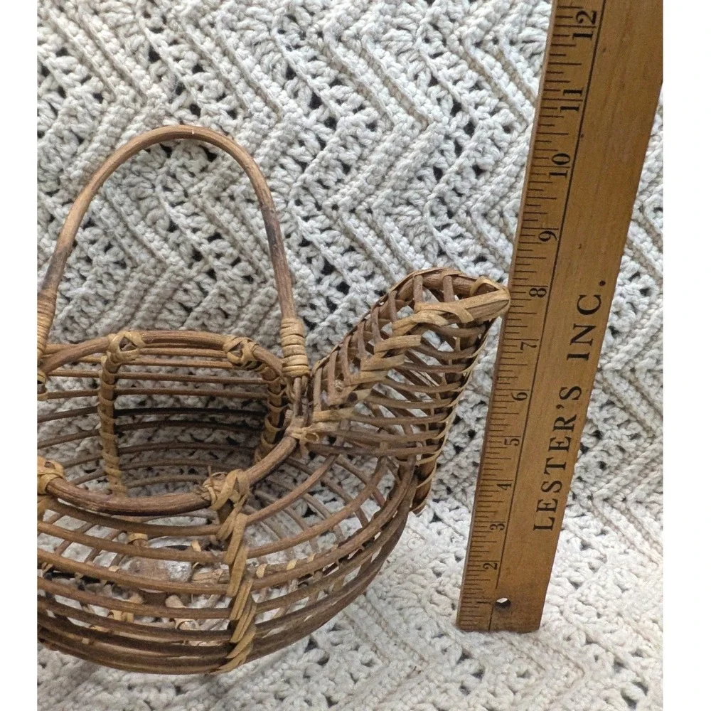 Vintage Wicker Chicken Basket Rattan Hen Egg Basket Farmhouse Decor 13x8x7